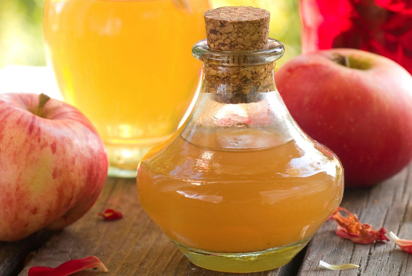 Уксус можно применять. Яблочный уксус Apple Vinegar. Яблочный уксус при подагре. Домашний яблочный уксус. Уксус яблочный натуральный.
